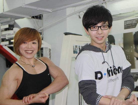 胡夏健身对上肌肉女教练 3月25日台湾开唱(图)