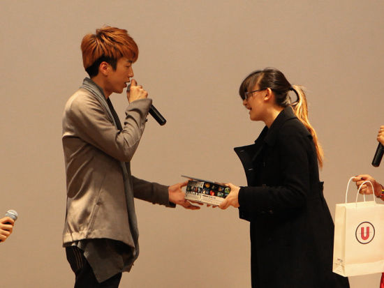 李在元生日会搞怪惹人爱 笑称不娶粉丝做老婆