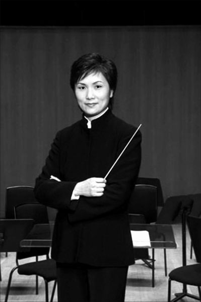 中国爱乐乐团将在北京保利剧院举行交响音乐会,由香港著名女指挥家