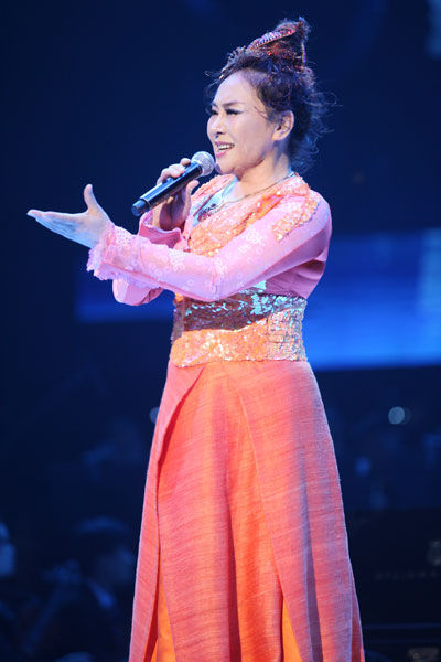 王霞歌唱家图片