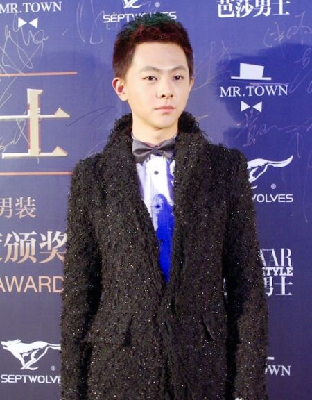张皓然黑色礼服亮相芭莎男士盛典(图)|张皓然_影音娱乐_新浪网