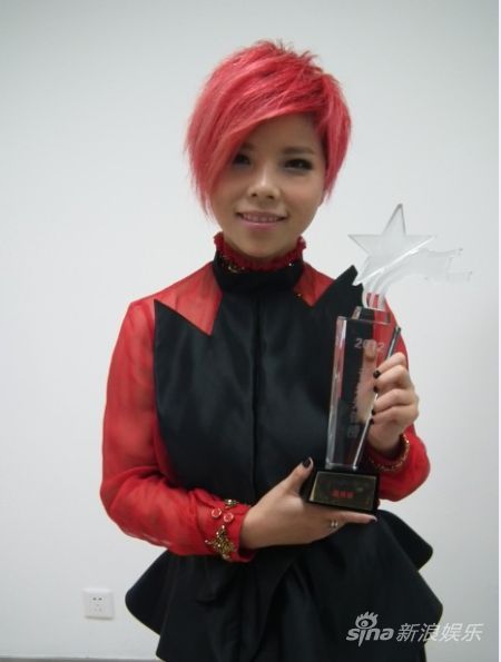莫艳琳音乐先锋榜斩获年度创作大奖