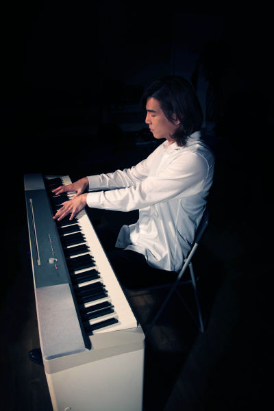 m4m推出成员才艺视频jimmy深情弹唱