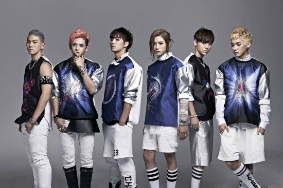 nuest-m做客《天天向上》霸气秀新歌