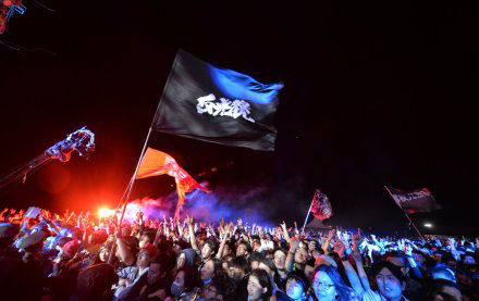 高举大旗的反托儿