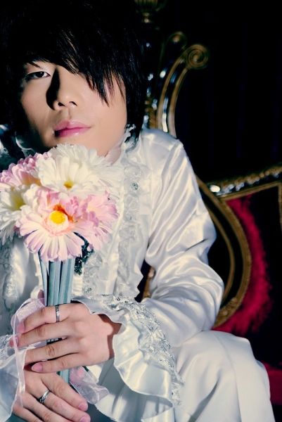 刘凯潇《末日奏鸣曲》:唱在世界末日前