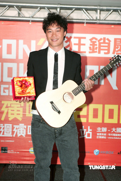 组图:陈奕迅台湾个唱火爆 巨额保险保人身安全