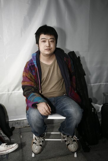 图文：摩登天空音乐节第二天--何勇在后台_影音娱乐_新浪网