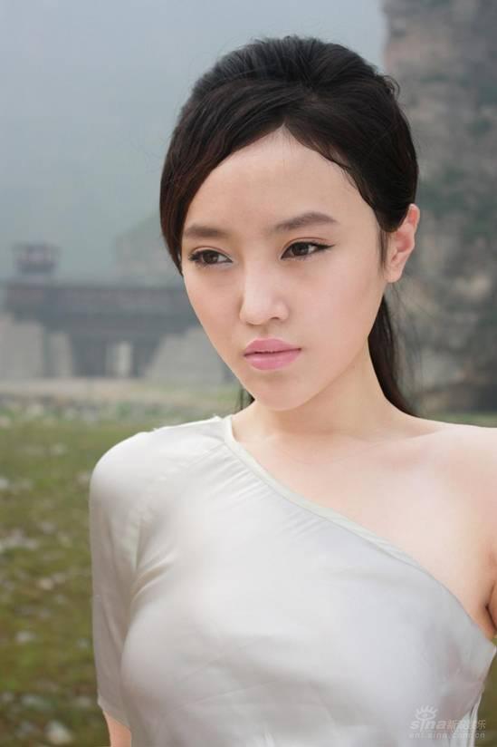 屈扬写真初试性感新歌蓄势待发组图