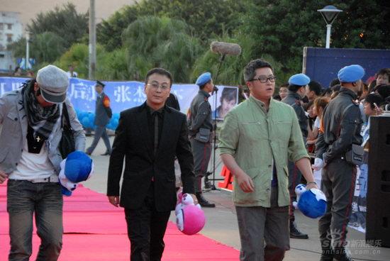 图文:音乐人小柯王喆歌手肖飞同亮相红毯