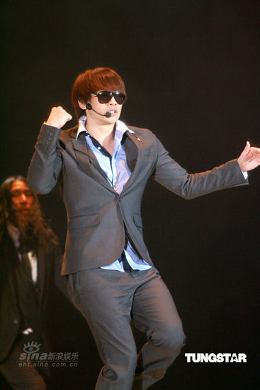 组图rain香港开唱宣传自创品牌群星捧场