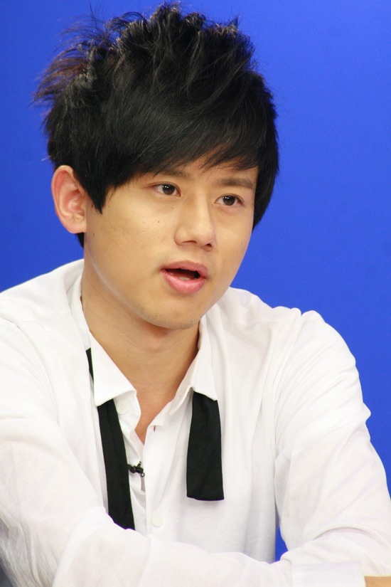 张杰现场演唱张杰(点击小图查看大图)点击这里查看其他图片主持人赵宁