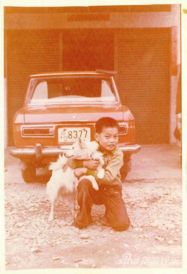 康康儿时照片曝光 帅气靓仔超像周润发(组图)