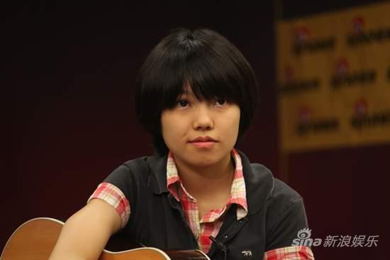 《张亚东自选辑》的制作人兼总监制张亚东,携入选这张合辑的三组歌手