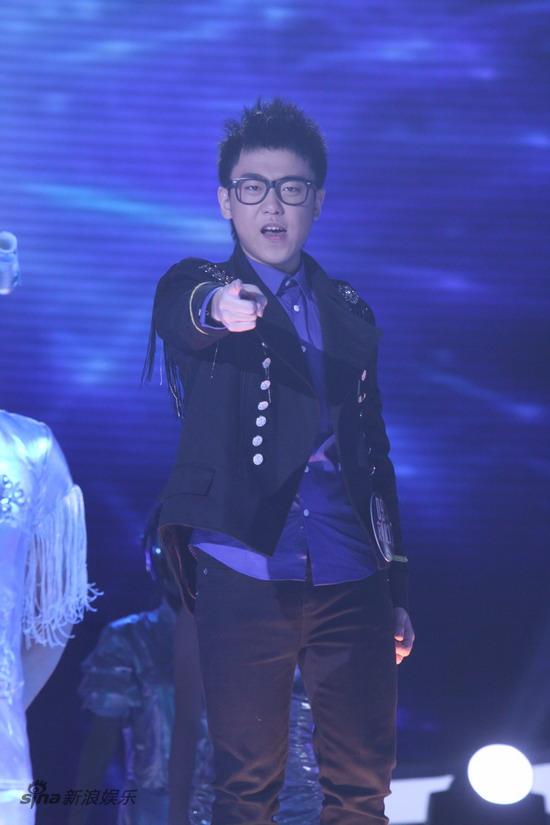 组图:李炜夺快男总冠军刘心武艺分摘亚季军