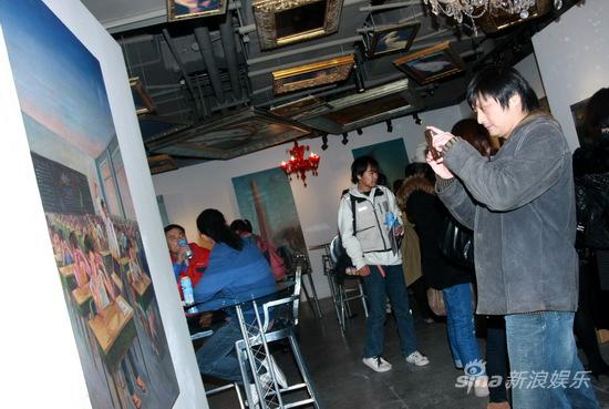 丁武办个人画展回忆童年 老狼李亚鹏等捧场(图)_影音娱乐_新浪网