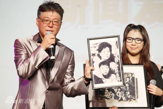 姜育恆發片女兒現身 含淚獻唱感恩母親(組圖)