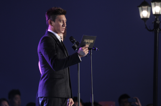 吴奇隆出席时尚盛典 获封"时尚战士"