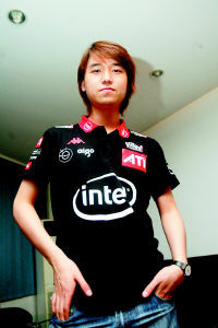 cs世界冠军曾为甲b球员 驳斥何超电竞非体育言论