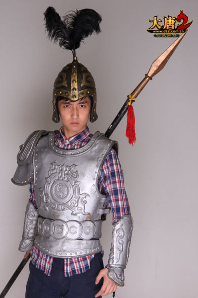 而他化身将军,器宇轩昂,将长枪,利剑玩弄于股掌之间,霸气十足,完成