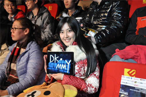 ecl现场鸭妹现身dk毛毛鸭和他的美女粉丝