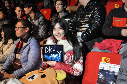 ecl现场鸭妹现身dk毛毛鸭和他的美女粉丝