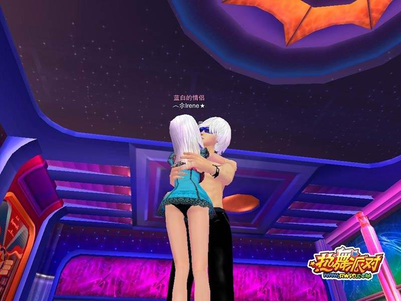 《热舞派对》情侣热吻__热舞派对_网络游戏_新浪游戏_新浪网