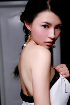 50号选手:李文婷2009年首个大型版本"革命版"到来的脚步也愈走愈近