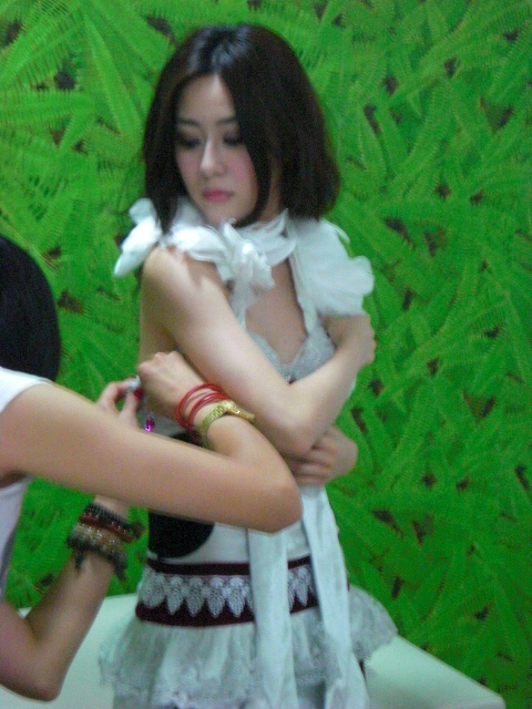 图片暴强偷拍永恒之塔展台女郎换衣过程