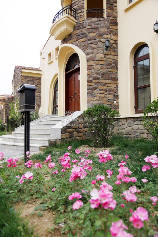 天恒别墅山 实景图 鲜花簇拥