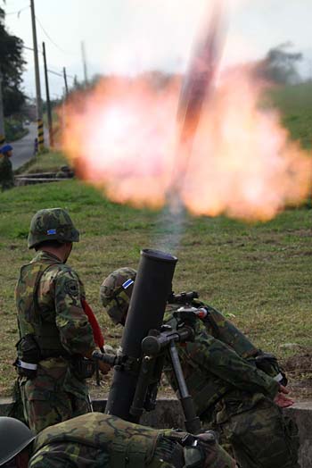 軍迷質疑臺軍新型迫擊炮射擊指揮信息化系統