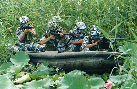 解放军野战政工作业背囊装有mp4等40余种设备