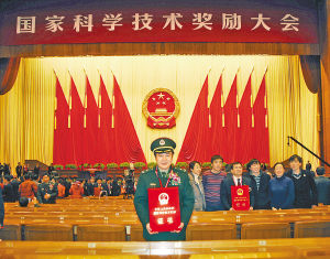 做實驗 一 2007年11月,西安,第四軍醫大學的大禮堂裡座無虛席