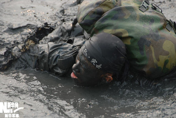 两栖侦察队蛙人中队,是一支专门从水下发动致命攻击的特种部队[摄影
