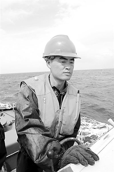 四级军士长叶龙生南沙礁堡一条"龙" 本报记者 尹航 特约记者 曹海华