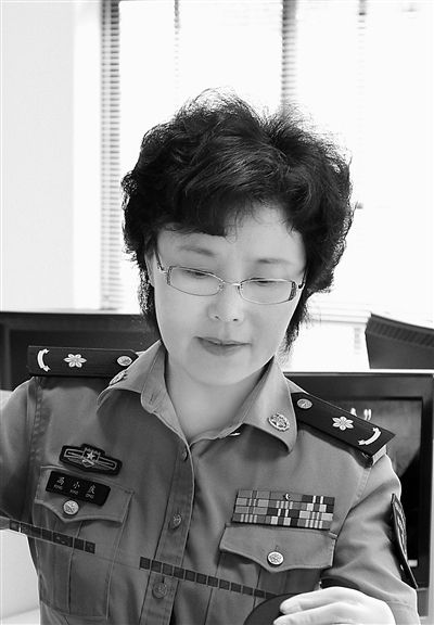 冯小庆:南京军区档案馆副研究馆员.