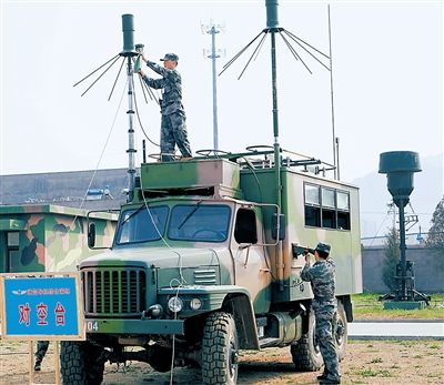 > 正文  本报讯 许雄武,特约记者张力报道:6月下旬,空军大连通信士官