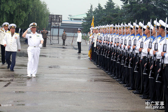 編隊指揮員,北海艦隊司令員田中中將在朝鮮海軍東海艦隊司令金明植