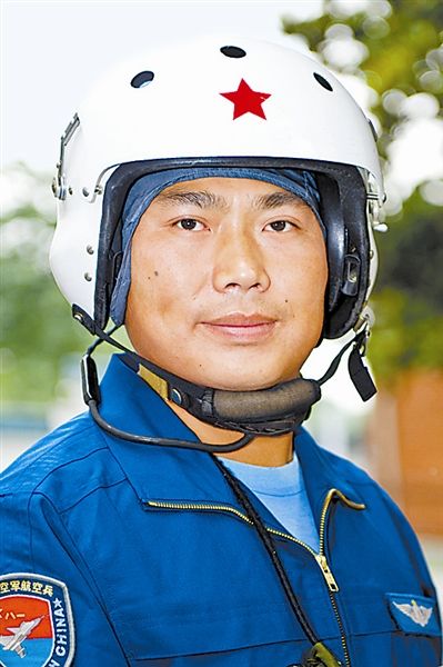 第2320次飞行:"无腿战鹰"成功迫降