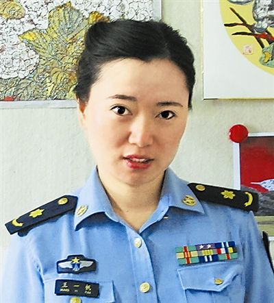 重彩厚画为军人