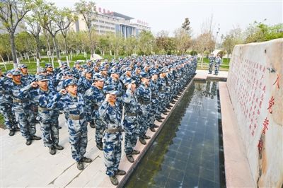 周 薇 陈 卓 本报特约记者 刘安东 本报记者 雷 雨空军工程大学庄织