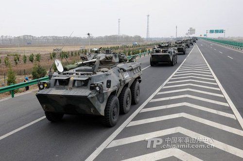 38集團軍裝甲部隊演練千里機動 租地方車運物資