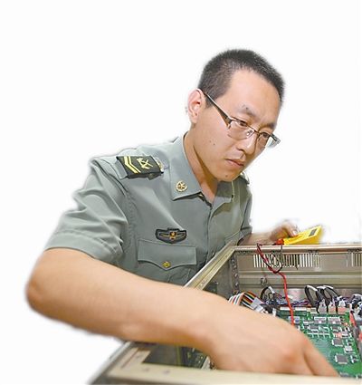 综合新闻 > 正文  真巧,同宿舍的张凤起就是大名鼎鼎的"硕士士官".