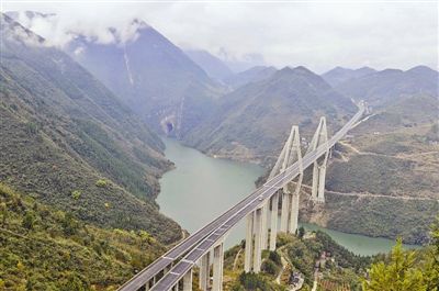 宜巴高速公路东起湖北省宜昌市夷陵区,西至湖北省恩施土家族苗族自治