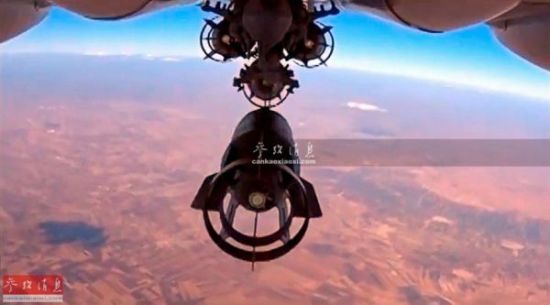 俄军战机在叙利亚上空投掷炸弹