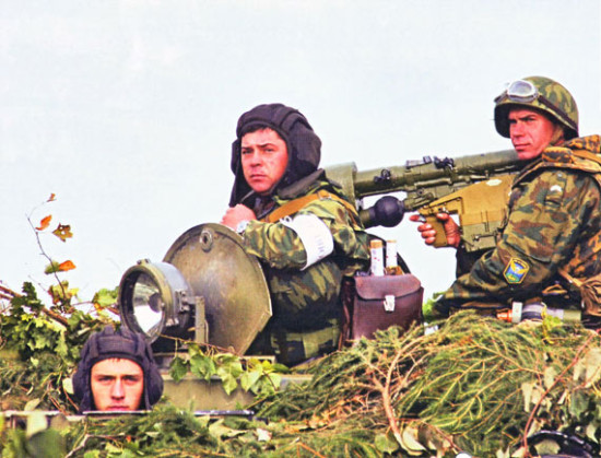 俄军南奥塞梯演习:战车在雪山上强行军100公里_新浪军事