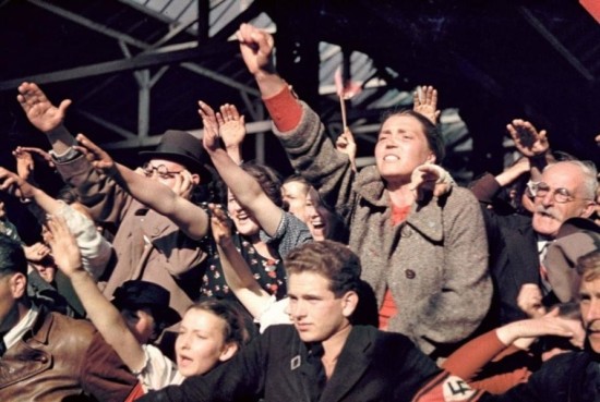 点击图片进入下一页1938年,德国纽伦堡,在纳粹党的十六大代表会上