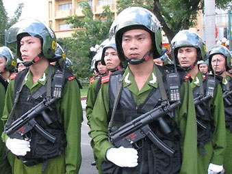 组图:越军特种部队主战枪械开始钟爱德械以械