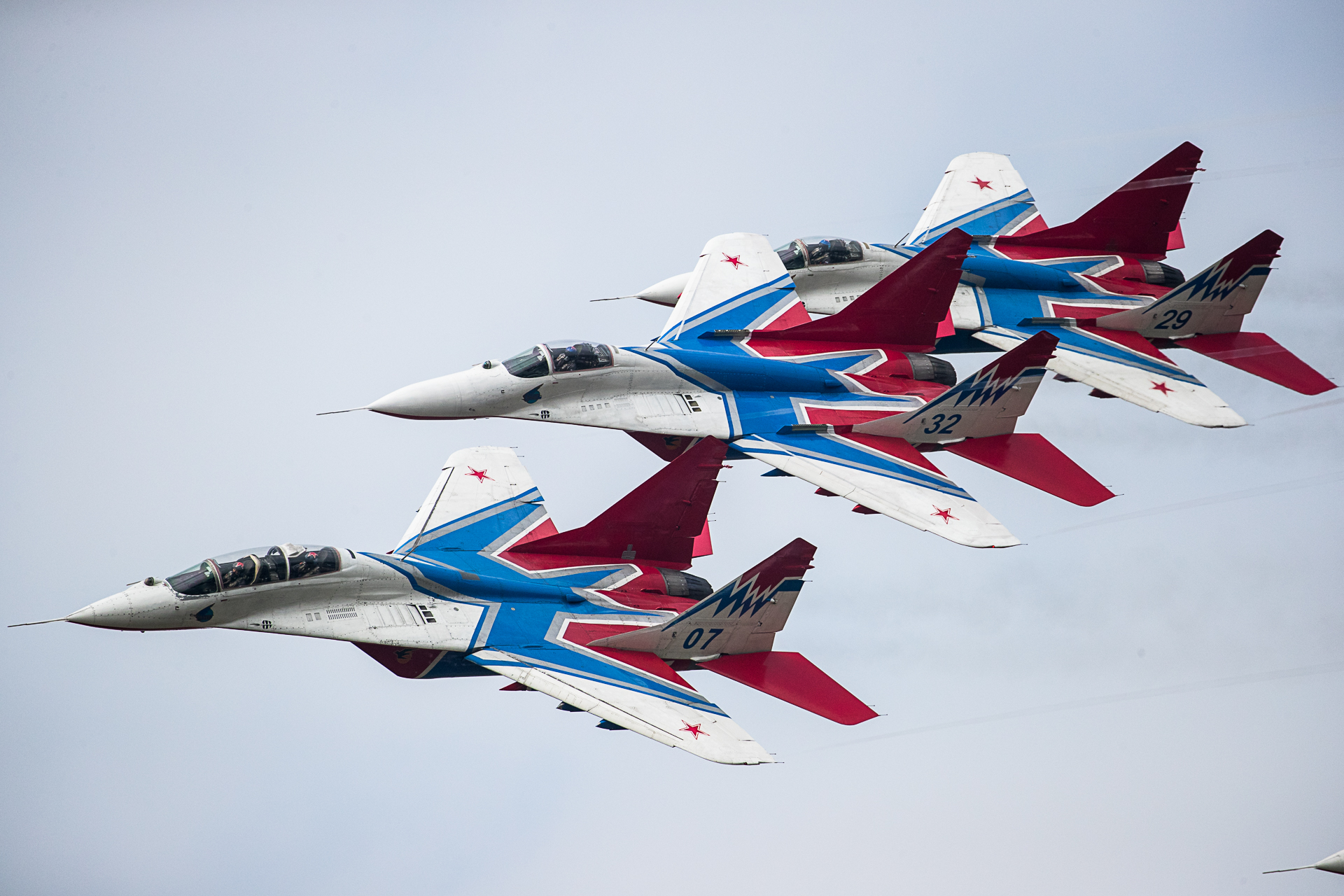 俄雨燕飞行队惊艳全场