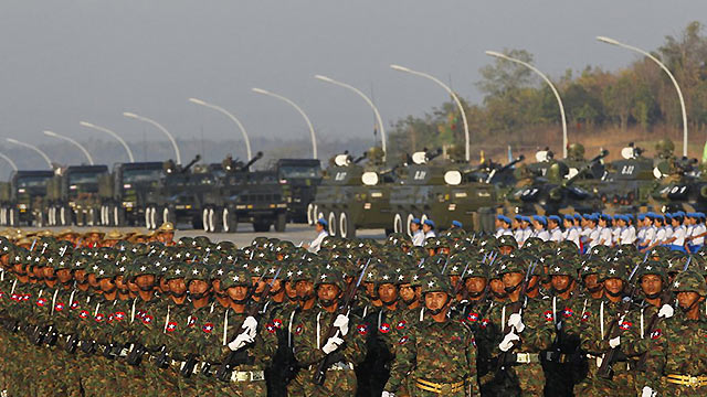 缅甸搞大阅兵庆祝独立日 士兵持疑似97步枪登场